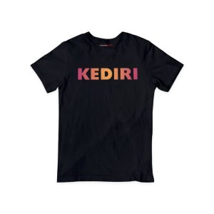 Kediri Senja menggunakan dominan warna jingga dan ungu yang umumnya melambangkan kebahagiaan, antusiasme, energi, dan fokus. Jingga adalah kombinasi dari merah dan kuning yang umumnya dianggap sebagai warna energik. Warna ini dapat menimbulkan perasaan bahagia, hangat, dan antusias. Seperti Kediri yang kerap kali memberi ketenangan bagi siapapun yang tinggal maupun singgah. Penuh cerita sekaligus kenangan indah yang tak pernah bisa terlupakan.